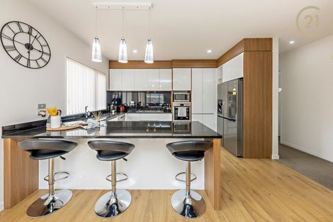 Photo of property in 3 Darley Way, Papakura, 2110