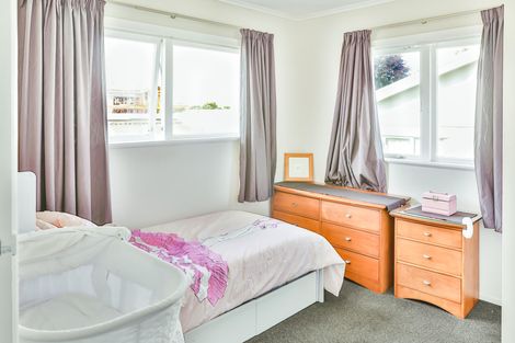 Photo of property in 1/76 Grove Road, Papakura, 2110