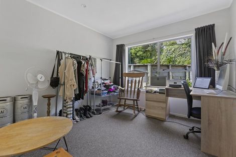 Photo of property in 1 Ross Place, Blagdon, New Plymouth, 4310