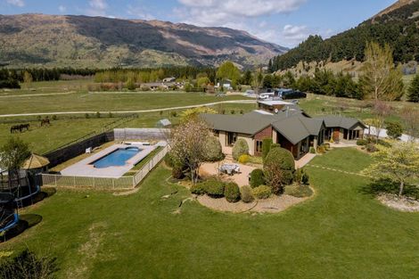 Photo of property in 36 Ruru Lane, Wanaka, 9382