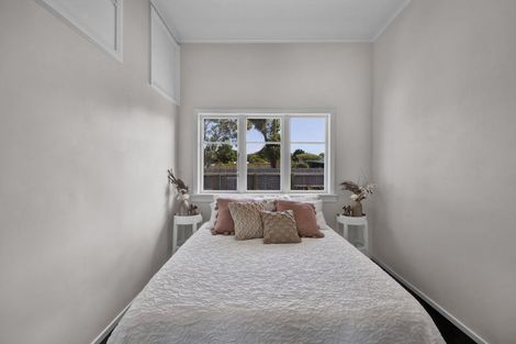 Photo of property in 35 Gladstone Street, Hawera, 4610