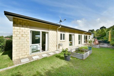 Photo of property in 17 Waldorf Crescent, Orewa, 0931