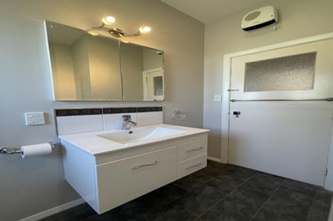 Photo of property in 6 Hobbs Grove, Epuni, Lower Hutt, 5011