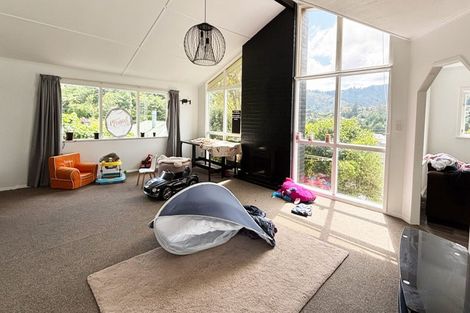 Photo of property in 37 Bird Grove, Stokes Valley, Lower Hutt, 5019