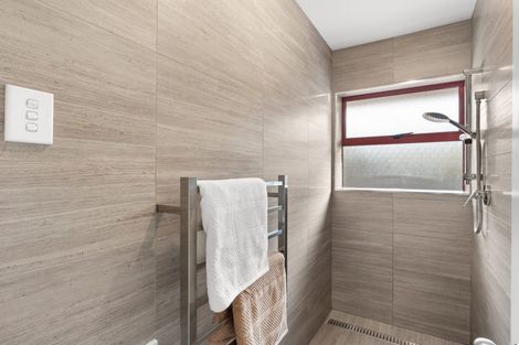 Photo of property in 37 Burnside Crescent, Burnside, Christchurch, 8053