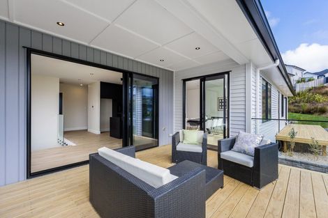 Photo of property in 128 Skulander Crescent, Orewa, 0931