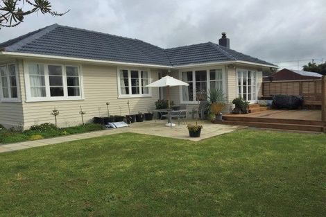 Photo of property in 1 Ward Crescent, Te Atatu Peninsula, Auckland, 0610