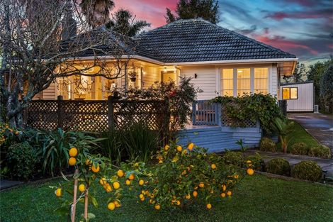 Photo of property in 9 Devon Street, Te Atatu South, Auckland, 0610