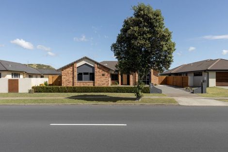 Photo of property in 582 Gloucester Road, Papamoa Beach, Papamoa, 3118