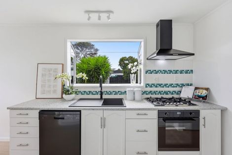 Photo of property in 5 Lisa Rise, Half Moon Bay, Auckland, 2012