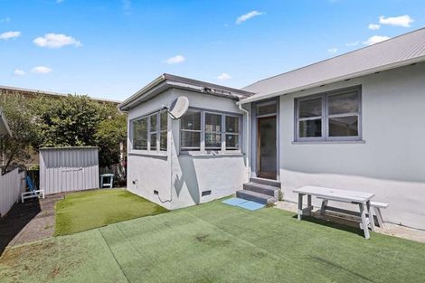 Photo of property in 1/221 Onewa Road, Birkenhead, Auckland, 0626