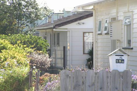 Photo of property in 2/18 Gladstone Road, Northcote, Auckland, 0627