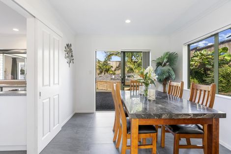 Photo of property in 24 Chelmsley Avenue, Henderson, Auckland, 0612