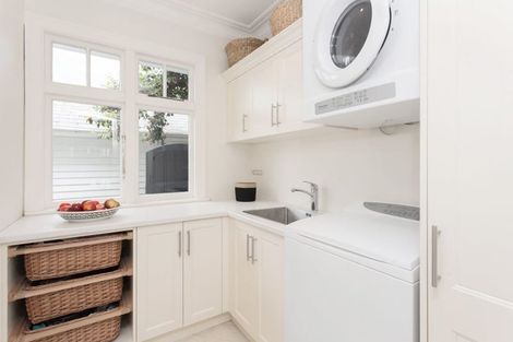 Photo of property in 122 Straven Road, Fendalton, Christchurch, 8014