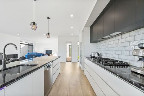 Photo of property in 67 Vaucluse Heights, Fitzherbert, Palmerston North, 4410