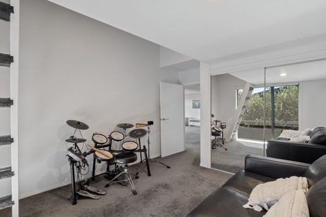 Photo of property in 282 Glamorgan Drive, Northcross, Auckland, 0630