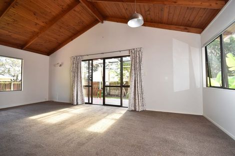 Photo of property in 4 Glen Close, Glen Eden, Auckland, 0602