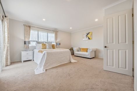 Photo of property in 7 Santa Monica Place, Goodwood Heights, Auckland, 2105