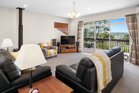 Photo of property in 17 Bushglen Court, Browns Bay, Auckland, 0630