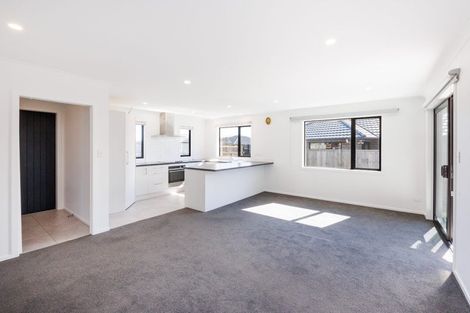 Photo of property in 26 Sardinia Grove, Fitzherbert, Palmerston North, 4410