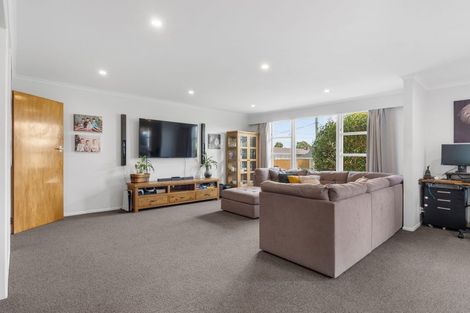 Photo of property in 12 Tawa Street, Levin, 5510