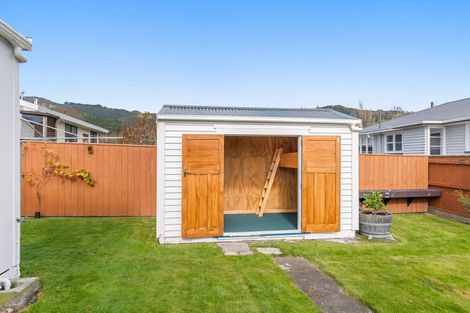 Photo of property in 352 Stokes Valley Road, Stokes Valley, Lower Hutt, 5019