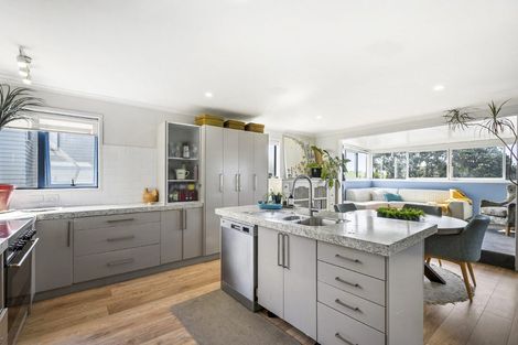 Photo of property in 1015b Beach Road, Torbay, Auckland, 0630