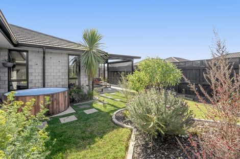 Photo of property in 15 Kanapa Close, Papamoa, 3118