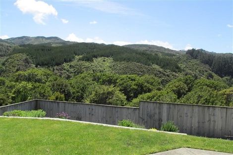Photo of property in 13 Percy Kinsman Crescent, Riverstone Terraces, Upper Hutt, 5018