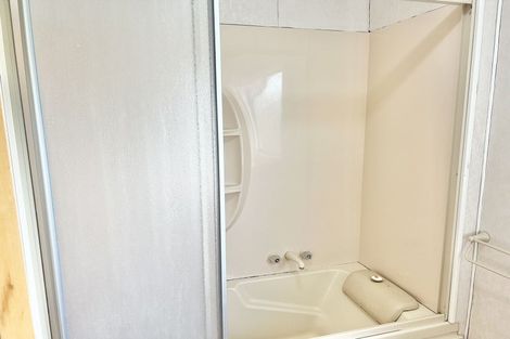 Photo of property in 21 Tudor Road, Henderson, Auckland, 0610