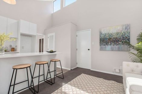 Photo of property in 2/18 Wernham Place, Northcote, Auckland, 0626