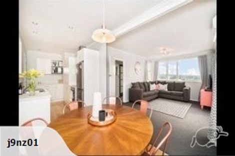 Photo of property in 3/10 Coroglen Avenue, Birkenhead, Auckland, 0626