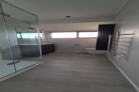 Photo of property in 2/25 Sartors Avenue, Northcross, Auckland, 0630