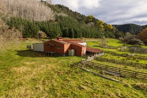 Photo of property in 921 Ongo Road, Hunterville, 4782