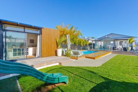 Photo of property in 21 Hawea Road, Point Chevalier, Auckland, 1022