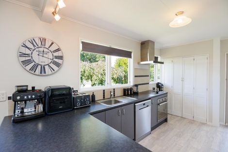 Photo of property in 14 Motuoapa Place, Kelvin Grove, Palmerston North, 4414