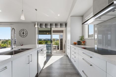 Photo of property in 29 Harding Drive, Papamoa Beach, Papamoa, 3118