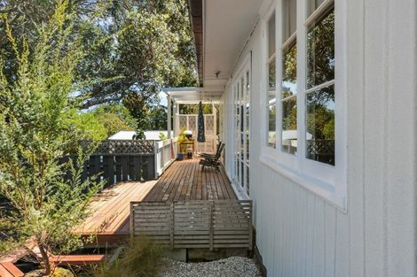 Photo of property in 1 Marewa Street, Te Atatu South, Auckland, 0610