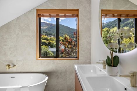 Photo of property in 19 Richards Park Lane, Fernhill, Queenstown, 9300