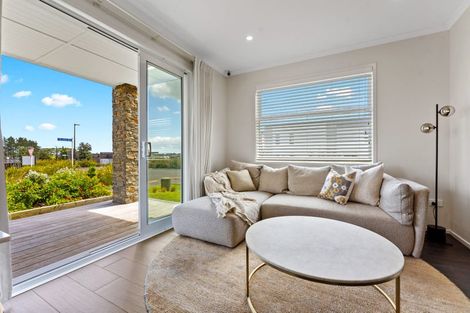 Photo of property in 2 Buddle Road, Paerata, 2124