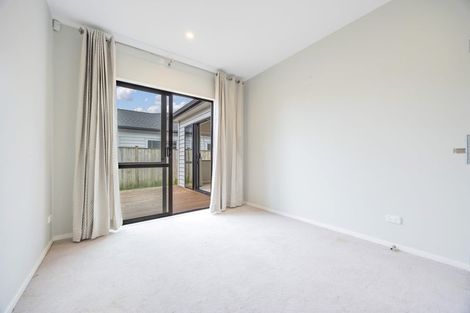 Photo of property in 15 Ropere Street, Kumeu, 0810