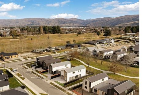 Photo of property in 30 Woods Crescent, Cromwell, 9310