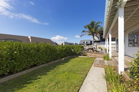 Photo of property in 2/65 Castor Bay Road, Castor Bay, Auckland, 0620