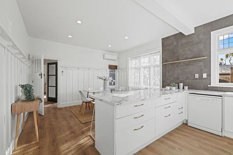 Photo of property in 186 Stapletons Road, Richmond, Christchurch, 8013