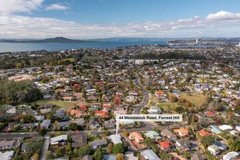 Photo of property in 44 Woodstock Road, Forrest Hill, Auckland, 0620