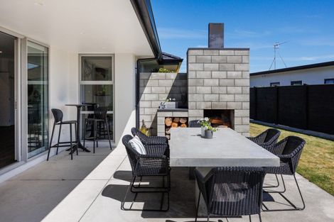 Photo of property in 30 Dogwood Way, Milson, Palmerston North, 4414