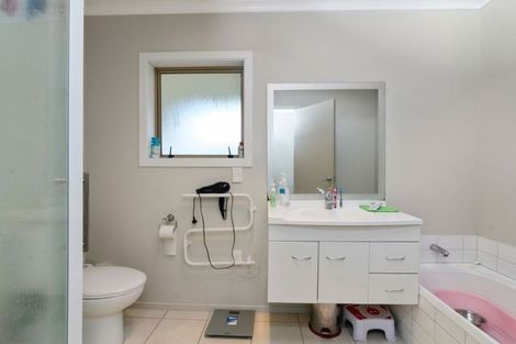 Photo of property in 58/64 Kawaha Point Road, Kawaha Point, Rotorua, 3010