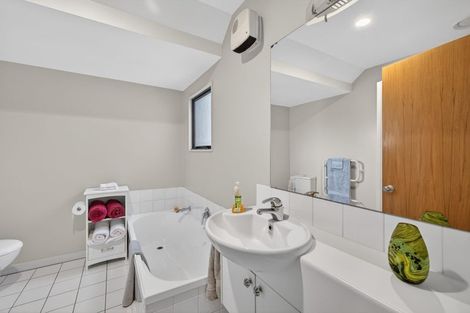 Photo of property in 79 Holly Road, St Albans, Christchurch, 8014