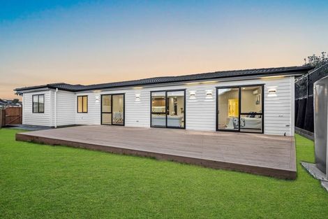 Photo of property in 14 Rongoa Maori Way, Pukekohe, 2120