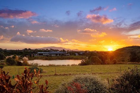 Photo of property in 97 Raukawa Road, Peka Peka, Waikanae, 5391